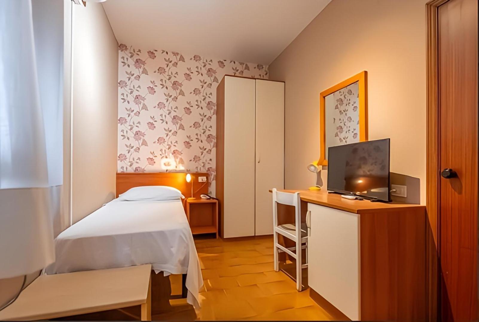 Hotel Velus Civitanova Marche Exterior foto