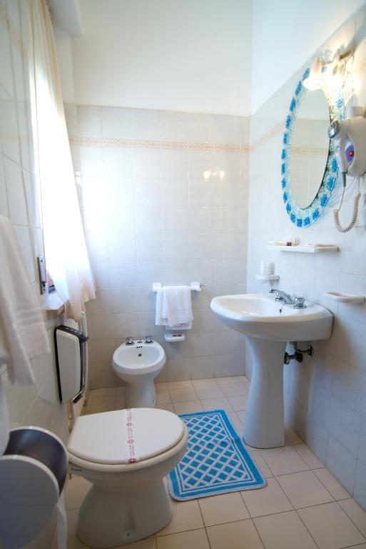 Hotel Velus Civitanova Marche Habitación foto