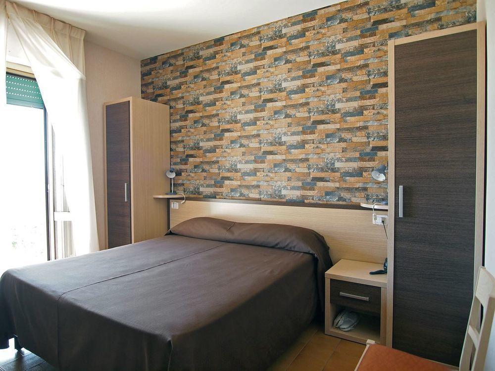 Hotel Velus Civitanova Marche Exterior foto