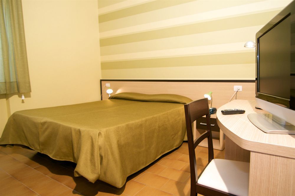 Hotel Velus Civitanova Marche Exterior foto