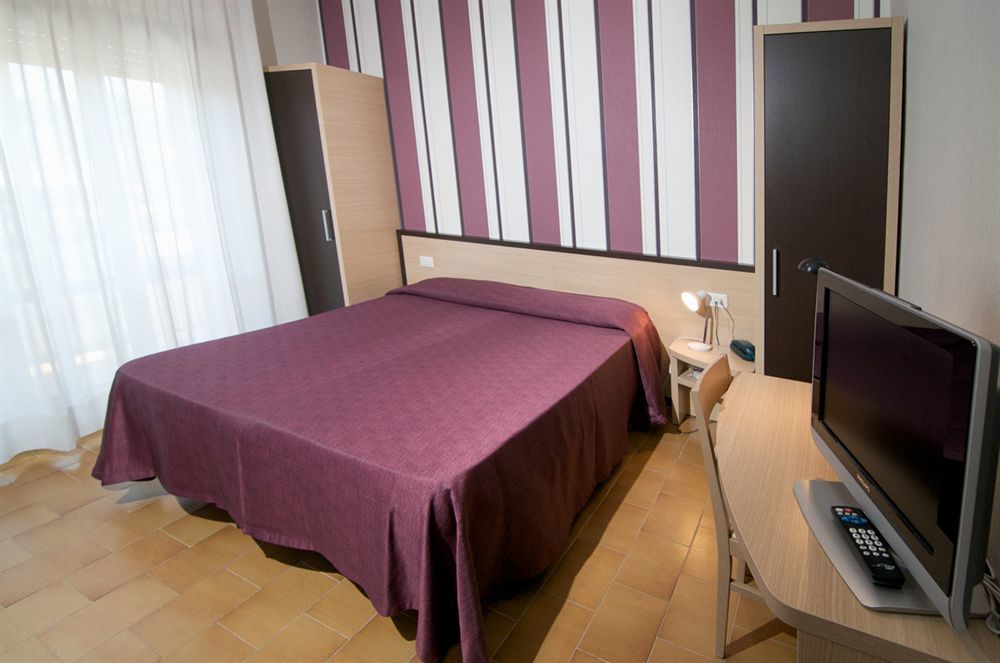 Hotel Velus Civitanova Marche Exterior foto