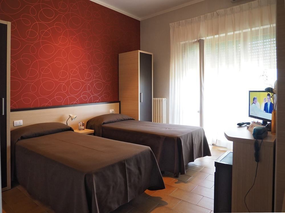 Hotel Velus Civitanova Marche Exterior foto