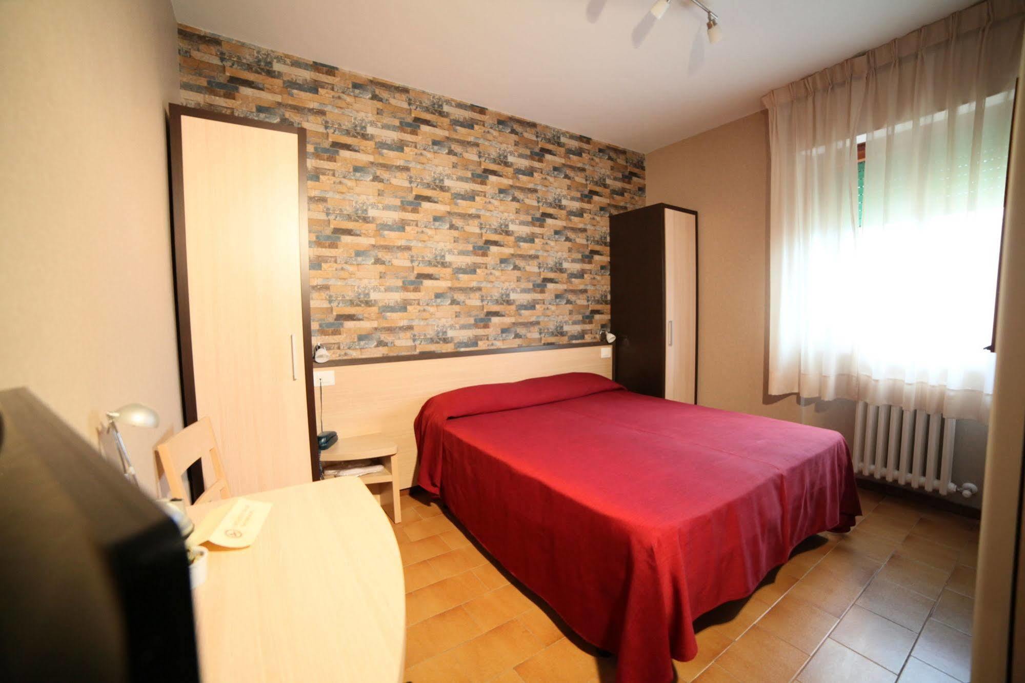 Hotel Velus Civitanova Marche Exterior foto